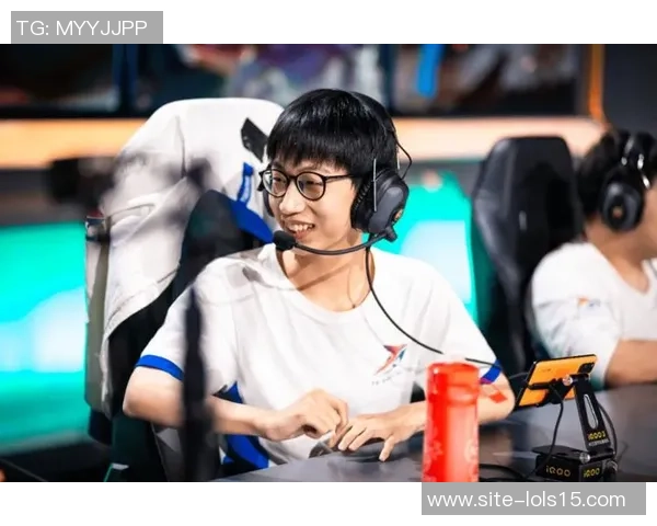 拿玻里与巴塞罗那的巅峰对决谁将赢得荣耀与胜利